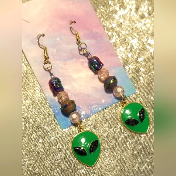 Alien buddha planet earrings - Picture 6 of 6